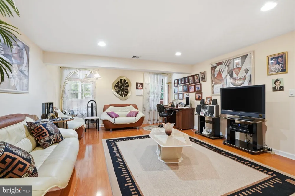 2780 HONEYSUCKLE LANE Huntingdon Valley, PA 19006