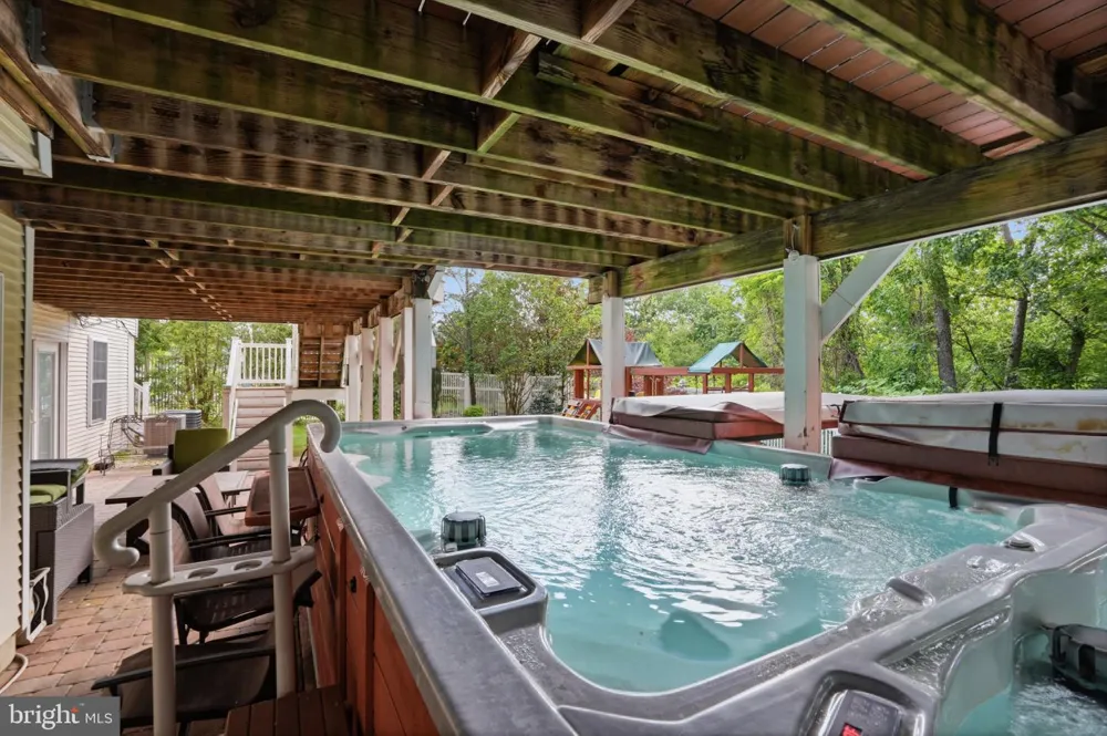 2780 HONEYSUCKLE LANE Huntingdon Valley, PA 19006