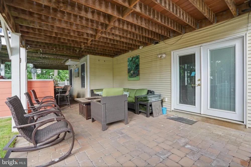 2780 HONEYSUCKLE LANE Huntingdon Valley, PA 19006