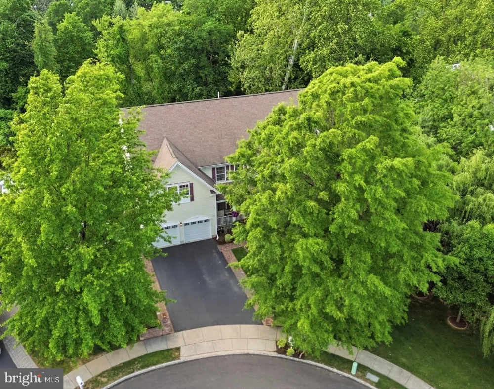 2780 HONEYSUCKLE LANE Huntingdon Valley, PA 19006