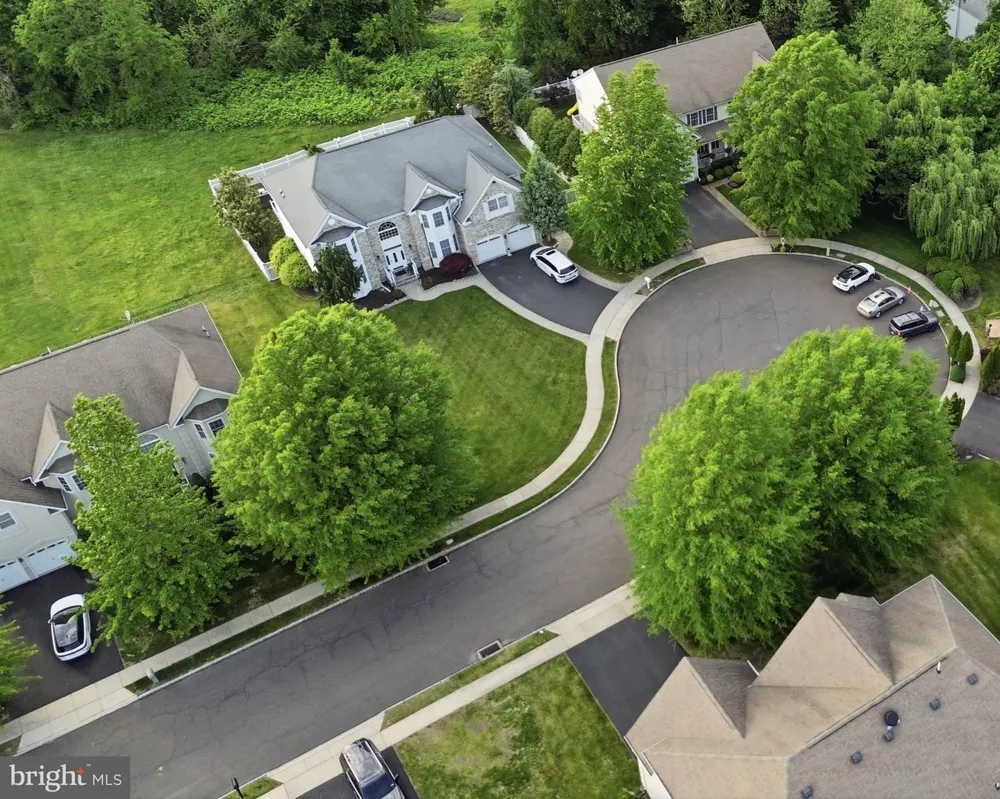 2780 HONEYSUCKLE LANE Huntingdon Valley, PA 19006