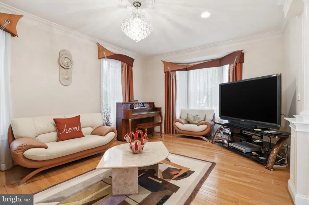 2780 HONEYSUCKLE LANE Huntingdon Valley, PA 19006