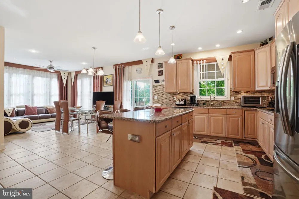 2780 HONEYSUCKLE LANE Huntingdon Valley, PA 19006