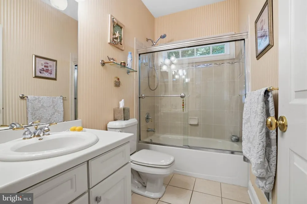 2780 HONEYSUCKLE LANE Huntingdon Valley, PA 19006