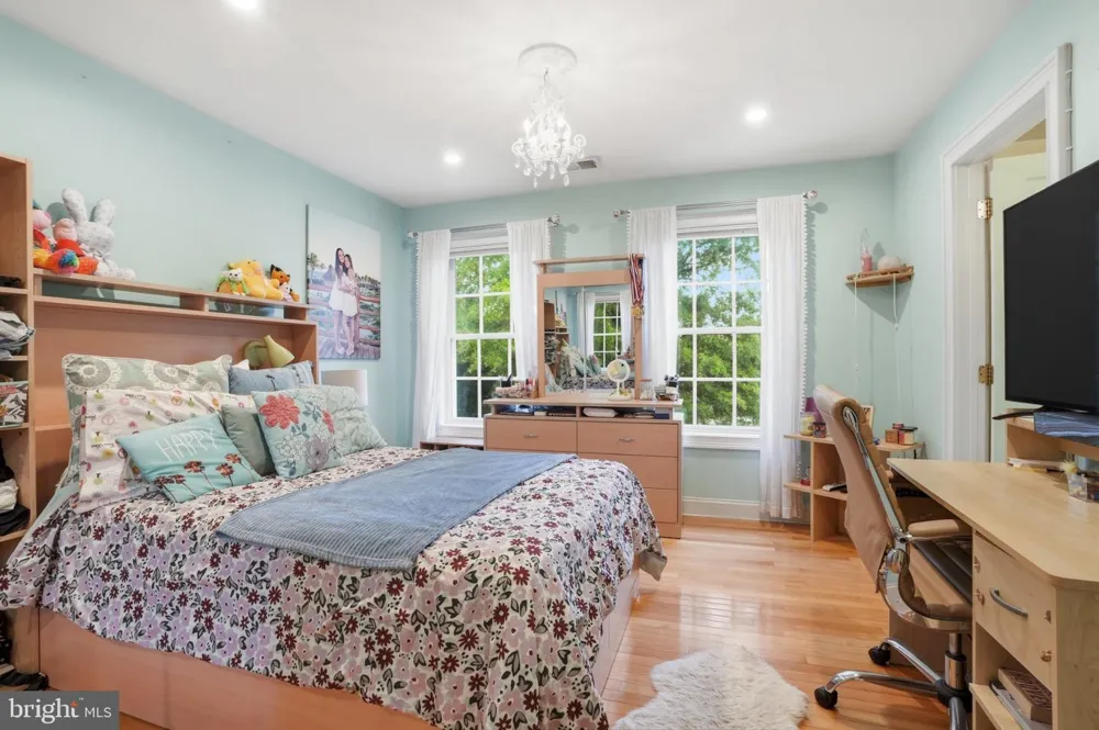 2780 HONEYSUCKLE LANE Huntingdon Valley, PA 19006