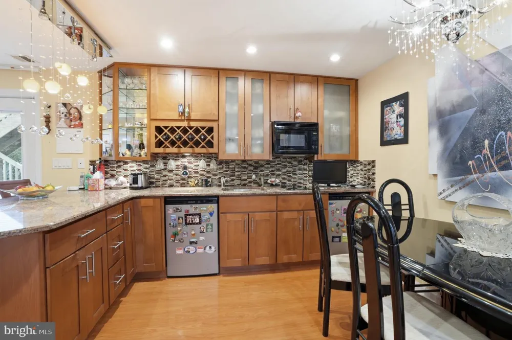 2780 HONEYSUCKLE LANE Huntingdon Valley, PA 19006