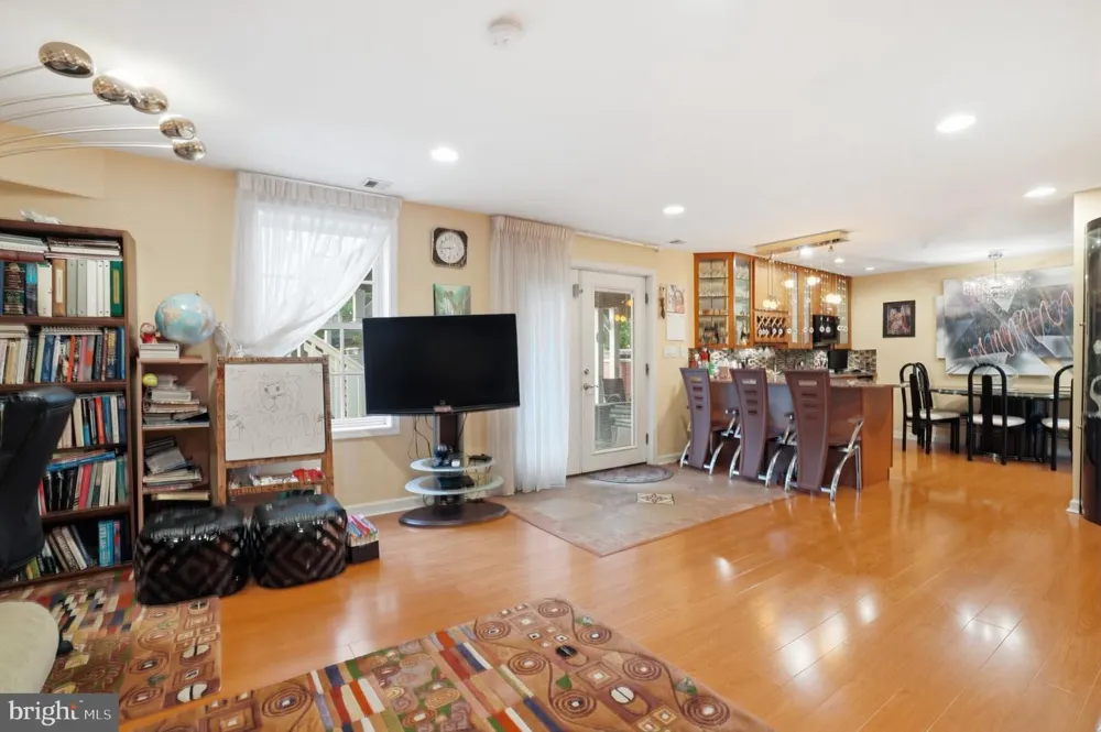 2780 HONEYSUCKLE LANE Huntingdon Valley, PA 19006