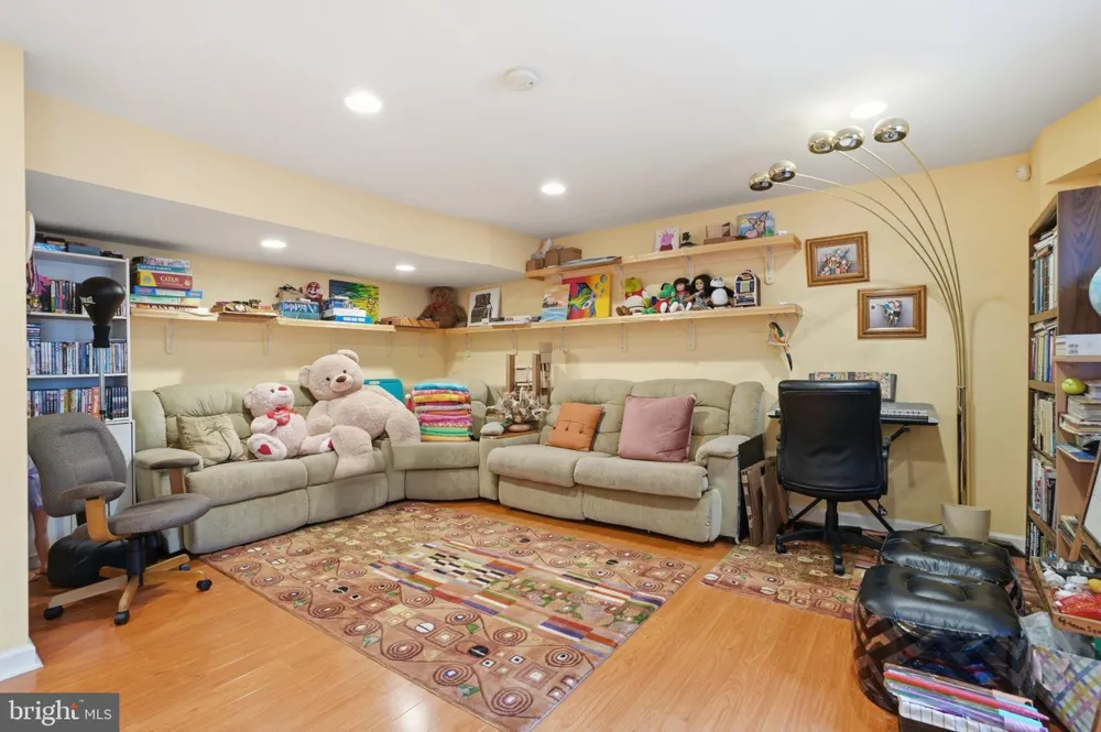 2780 HONEYSUCKLE LANE Huntingdon Valley, PA 19006