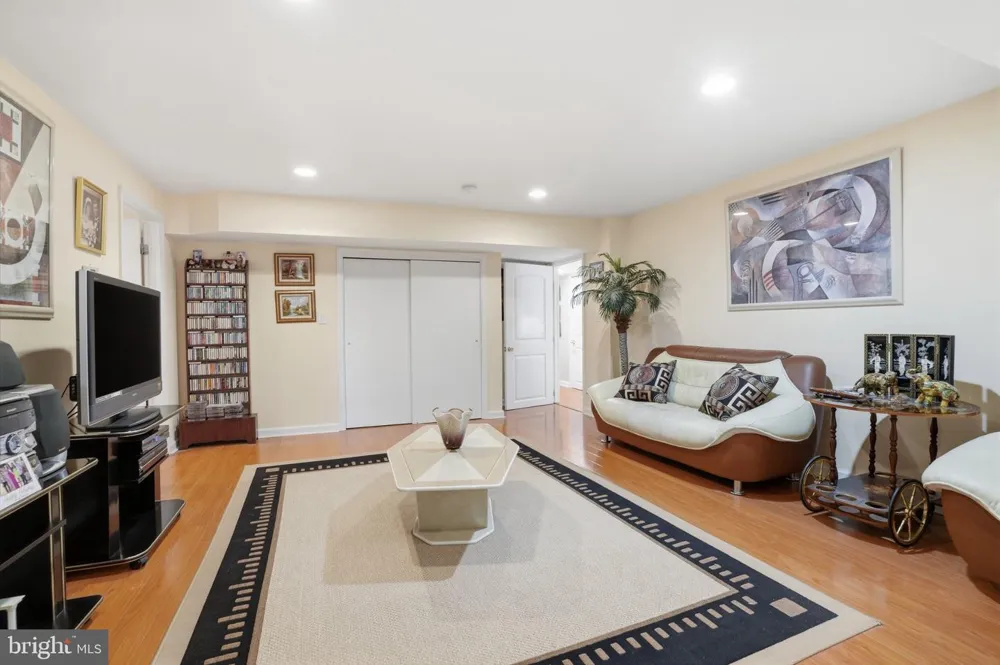 2780 HONEYSUCKLE LANE Huntingdon Valley, PA 19006