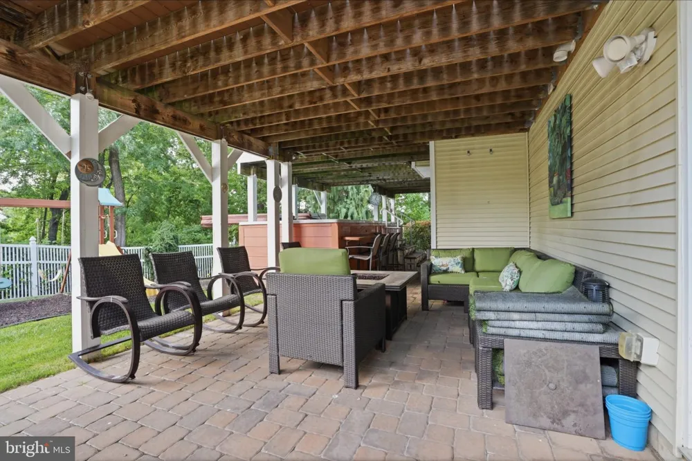 2780 HONEYSUCKLE LANE Huntingdon Valley, PA 19006
