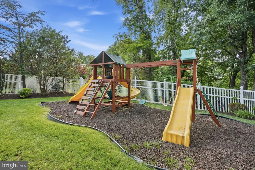 2780 HONEYSUCKLE LANE Huntingdon Valley, PA 19006