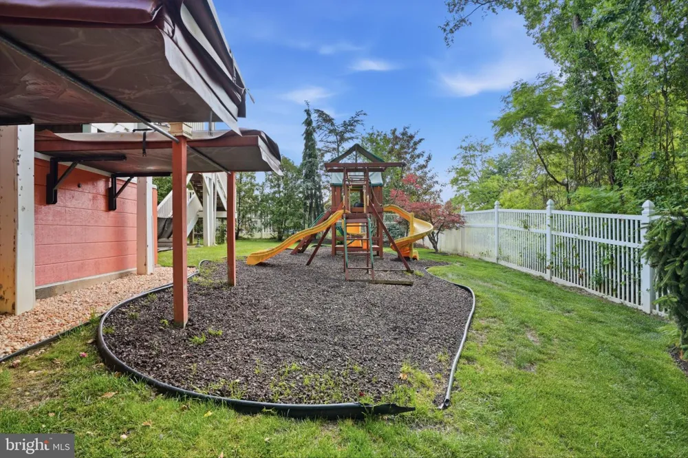 2780 HONEYSUCKLE LANE Huntingdon Valley, PA 19006