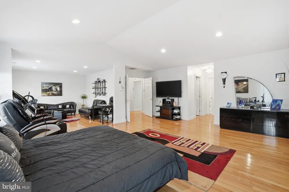 2780 HONEYSUCKLE LANE Huntingdon Valley, PA 19006
