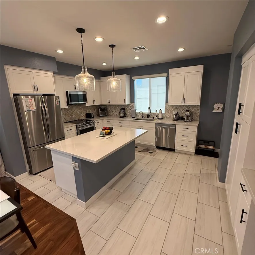 2107 Copper Walk Gardena, CA 90249