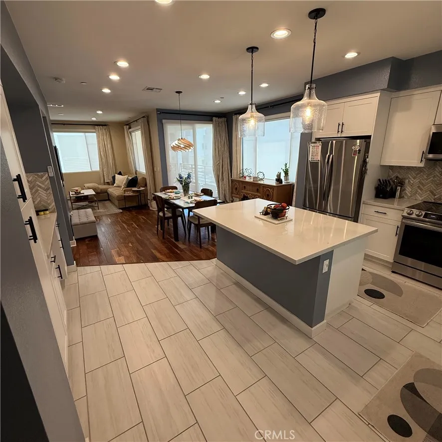 2107 Copper Walk Gardena, CA 90249