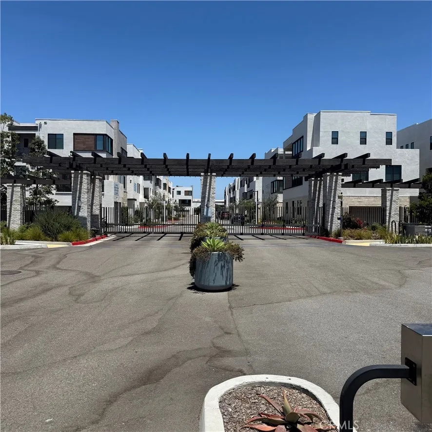 2107 Copper Walk Gardena, CA 90249