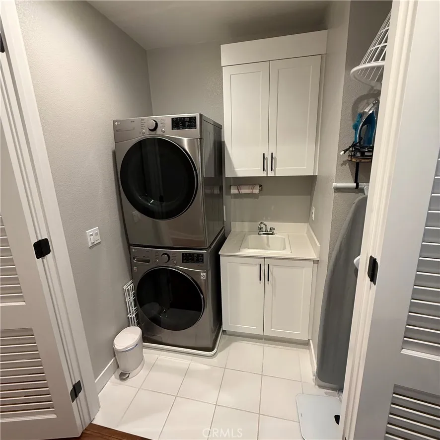 2107 Copper Walk Gardena, CA 90249