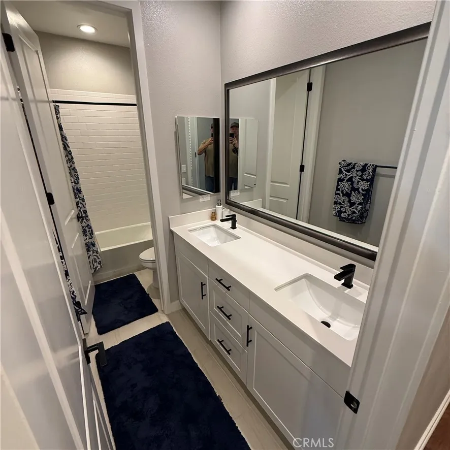 2107 Copper Walk Gardena, CA 90249