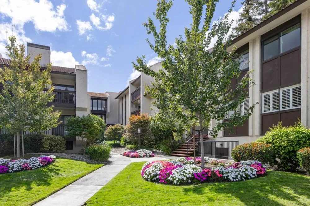 226 W Edith Avenue #2 Los Altos, CA 94022