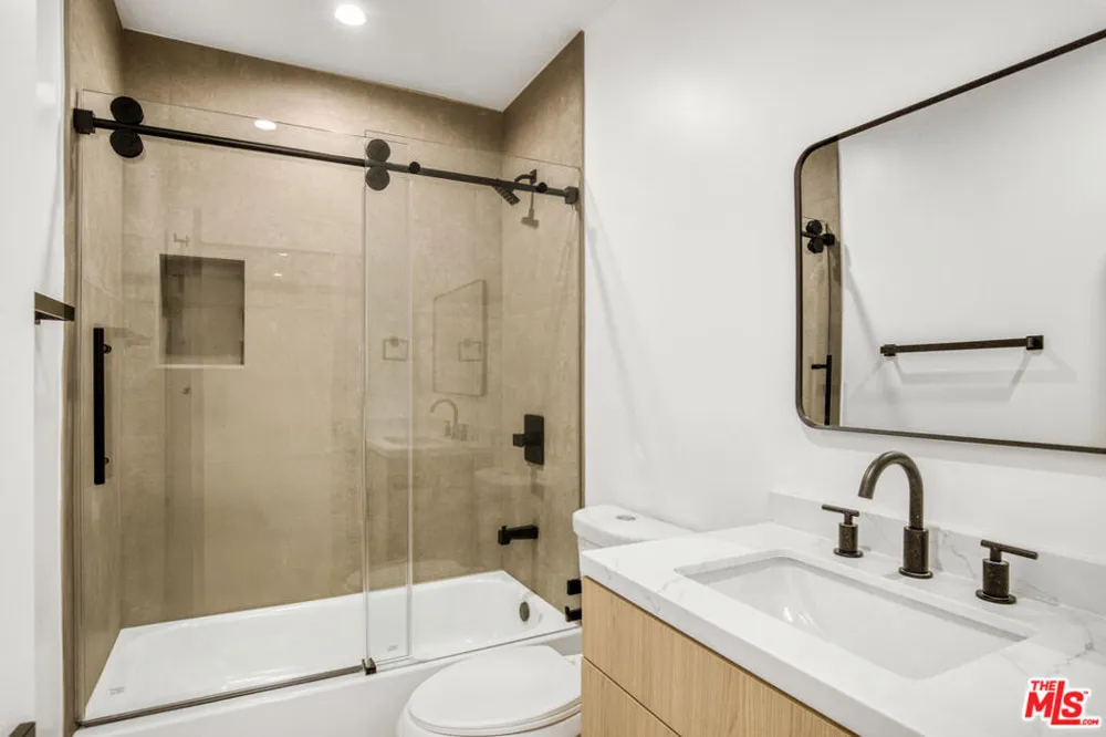 10826 Hesby Street North Hollywood, CA 91601