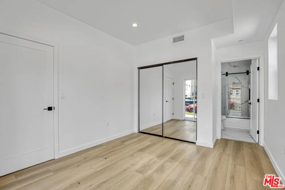 10826 Hesby Street North Hollywood, CA 91601