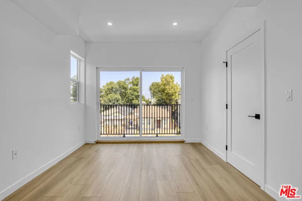 10826 Hesby Street North Hollywood, CA 91601