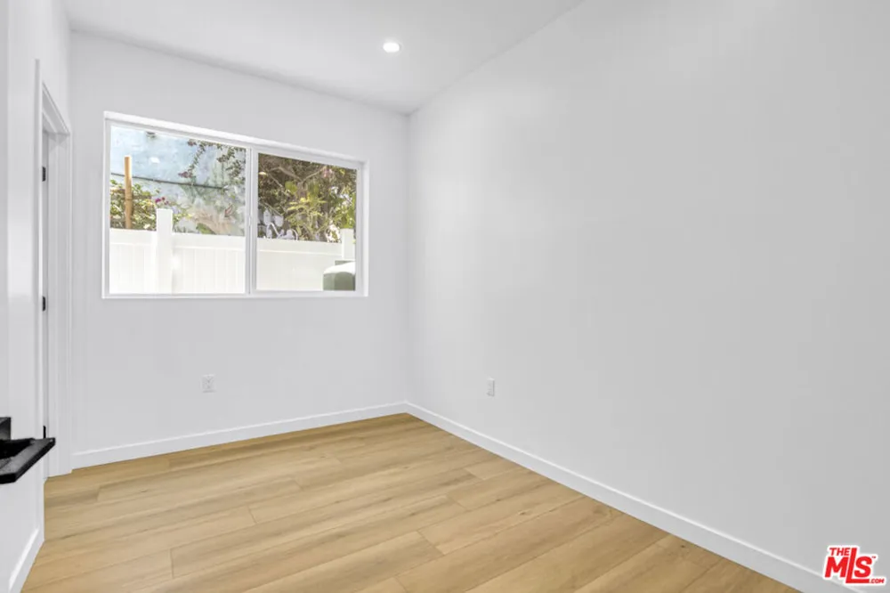 10826 Hesby Street North Hollywood, CA 91601