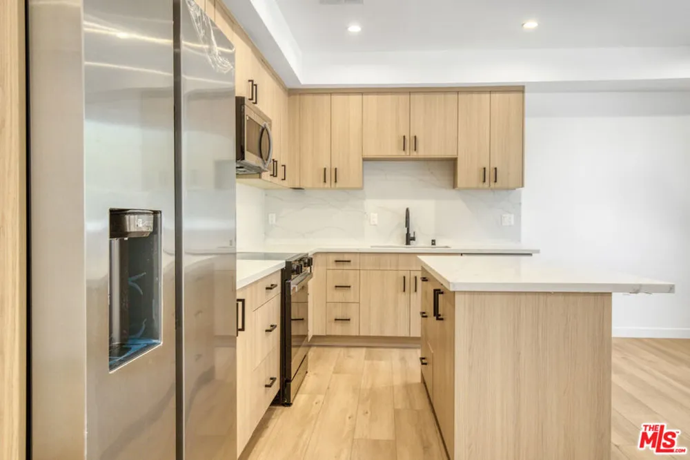 10826 Hesby Street North Hollywood, CA 91601