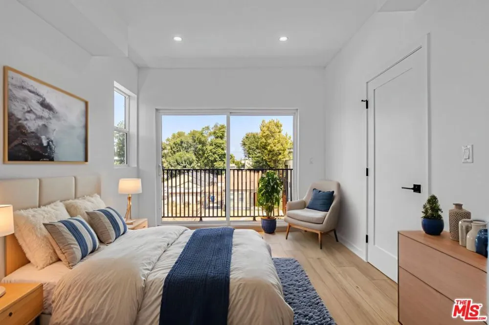 10826 Hesby Street North Hollywood, CA 91601