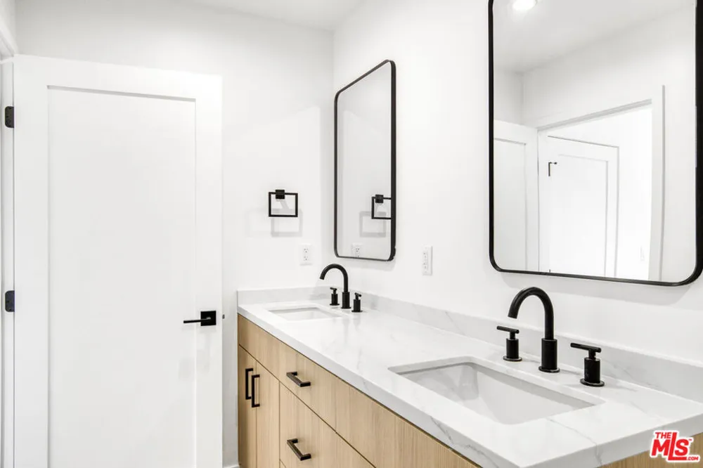 10826 Hesby Street North Hollywood, CA 91601