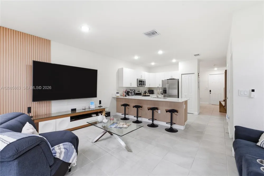 11467 W 34th Ct Hialeah, FL 33018
