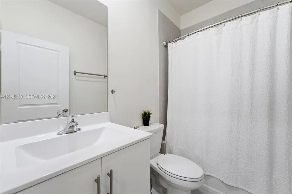 11467 W 34th Ct Hialeah, FL 33018