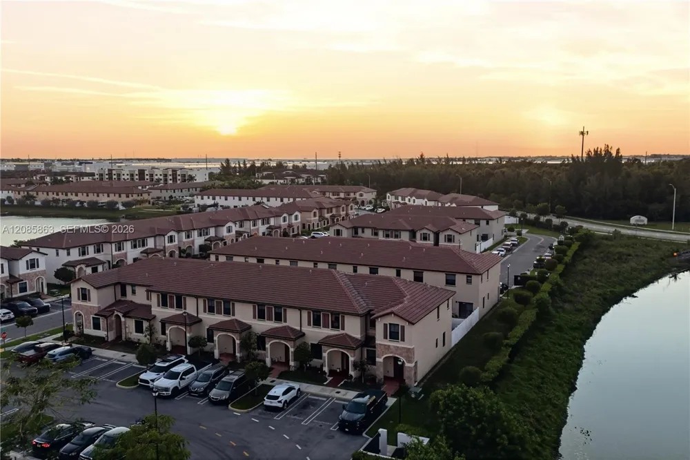 11467 W 34th Ct Hialeah, FL 33018
