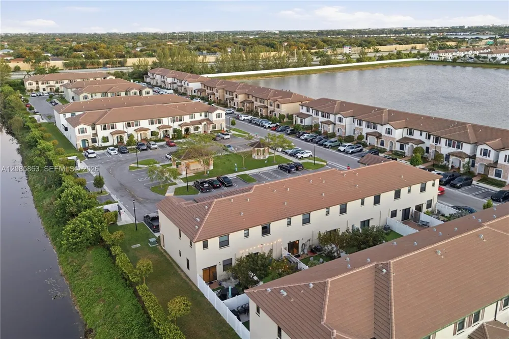 11467 W 34th Ct Hialeah, FL 33018