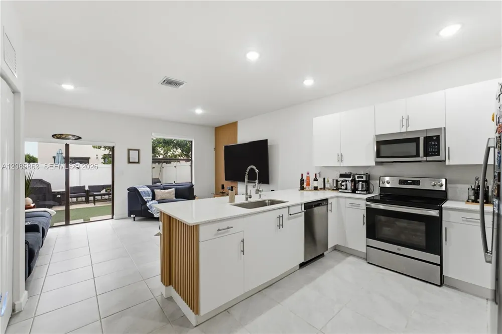 11467 W 34th Ct Hialeah, FL 33018