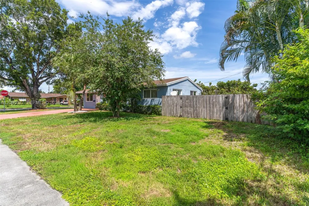 1851 69th Ave Hollywood, FL 33024
