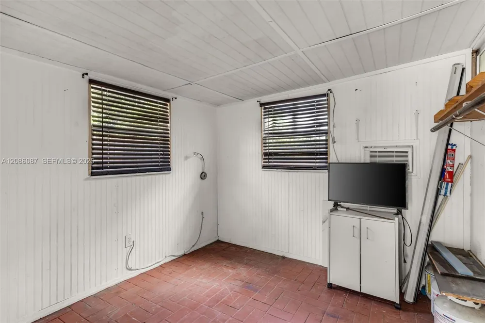 1851 69th Ave Hollywood, FL 33024