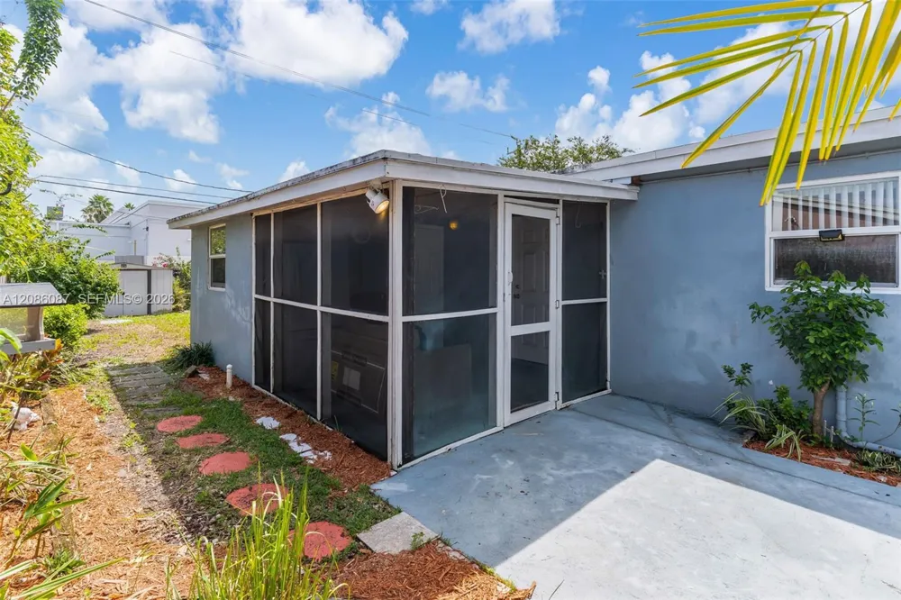 1851 69th Ave Hollywood, FL 33024