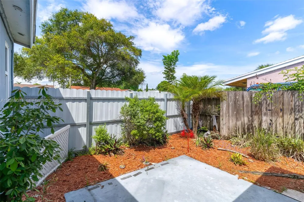 1851 69th Ave Hollywood, FL 33024