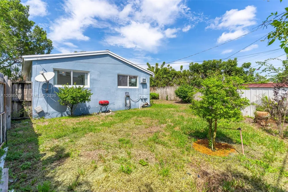 1851 69th Ave Hollywood, FL 33024