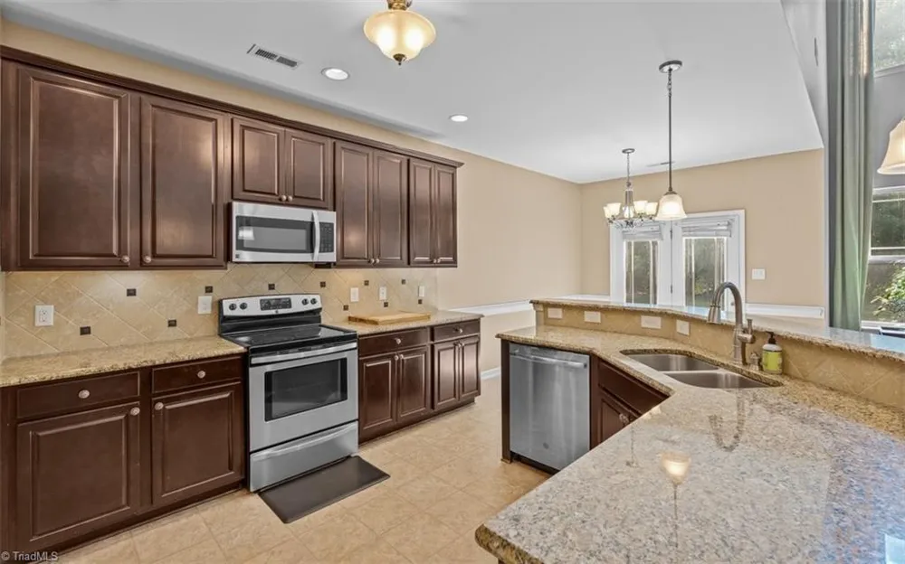 1814 Castle Gate Court High Point, NC 27265