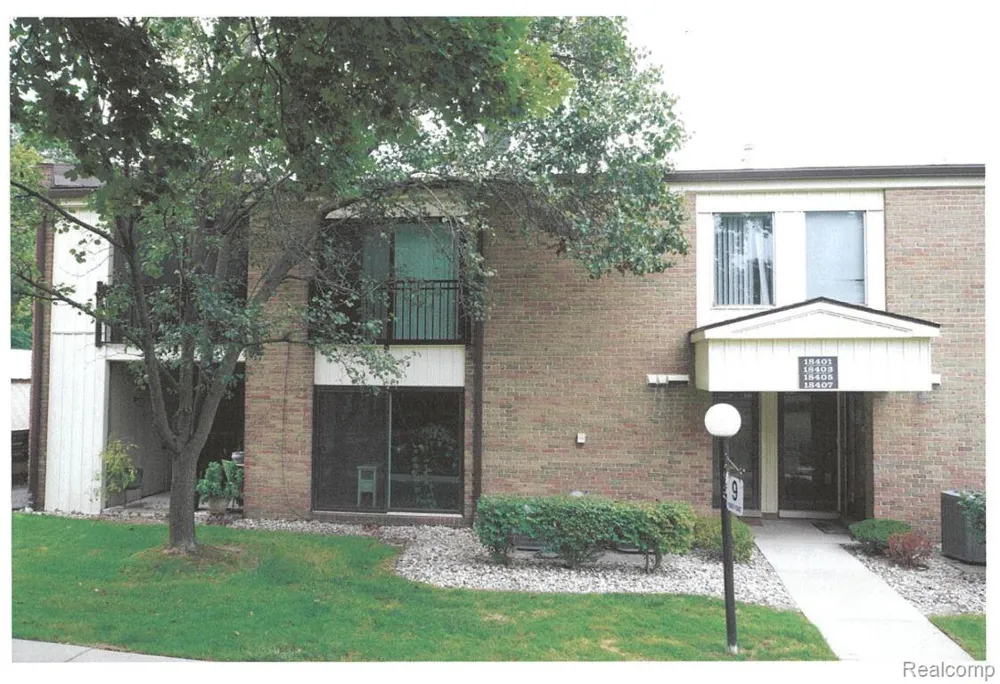 18403 University Park Dr Drive Livonia City, MI 48152