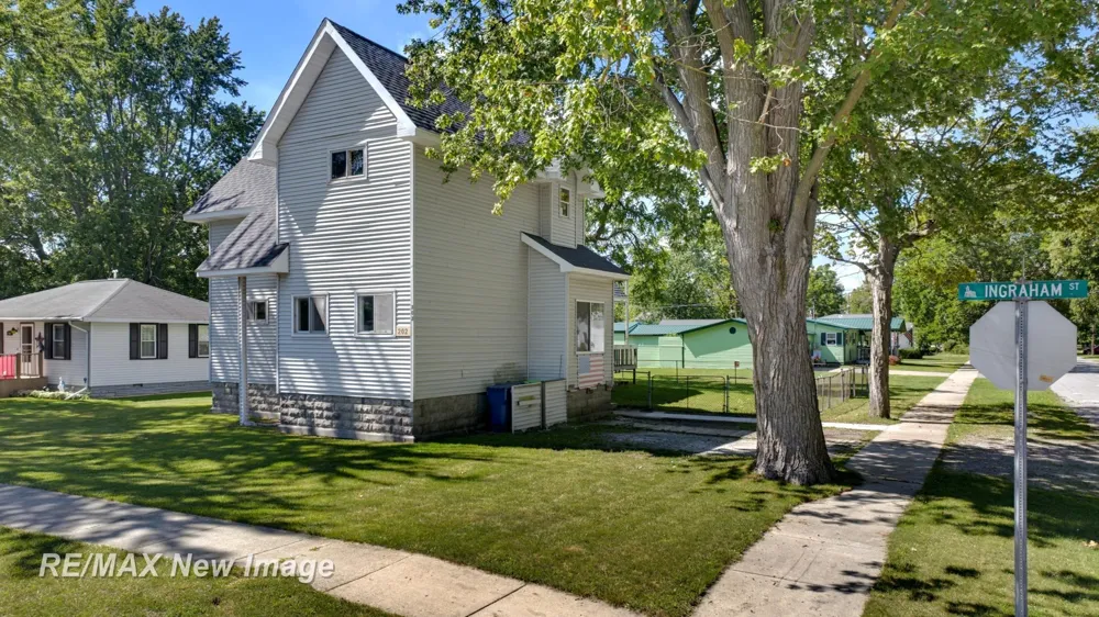 202 Ingraham Street Bay City City, MI 48708