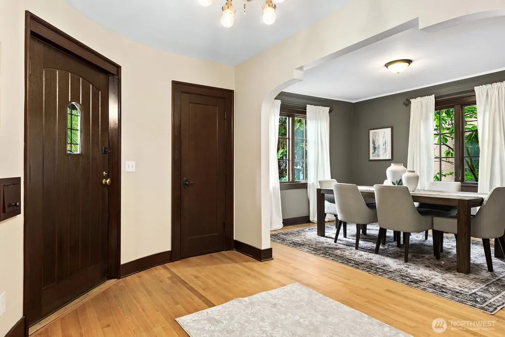 6238 25th Avenue NE Seattle, WA 98115