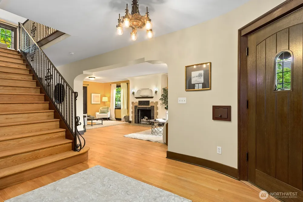 6238 25th Avenue NE Seattle, WA 98115