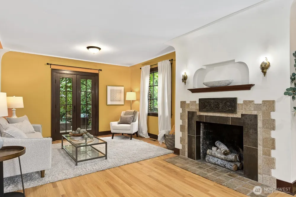 6238 25th Avenue NE Seattle, WA 98115