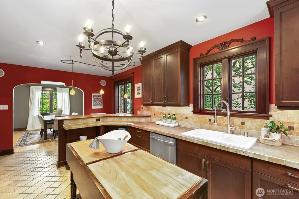 6238 25th Avenue NE Seattle, WA 98115