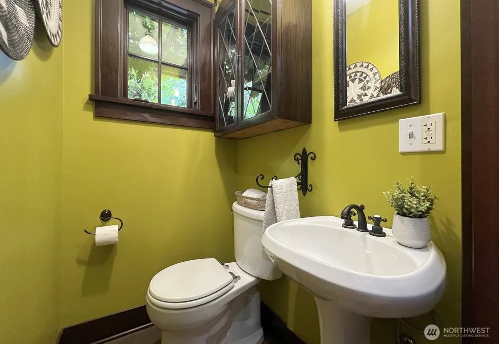 6238 25th Avenue NE Seattle, WA 98115