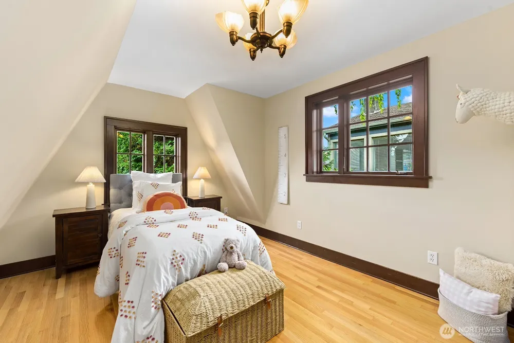 6238 25th Avenue NE Seattle, WA 98115
