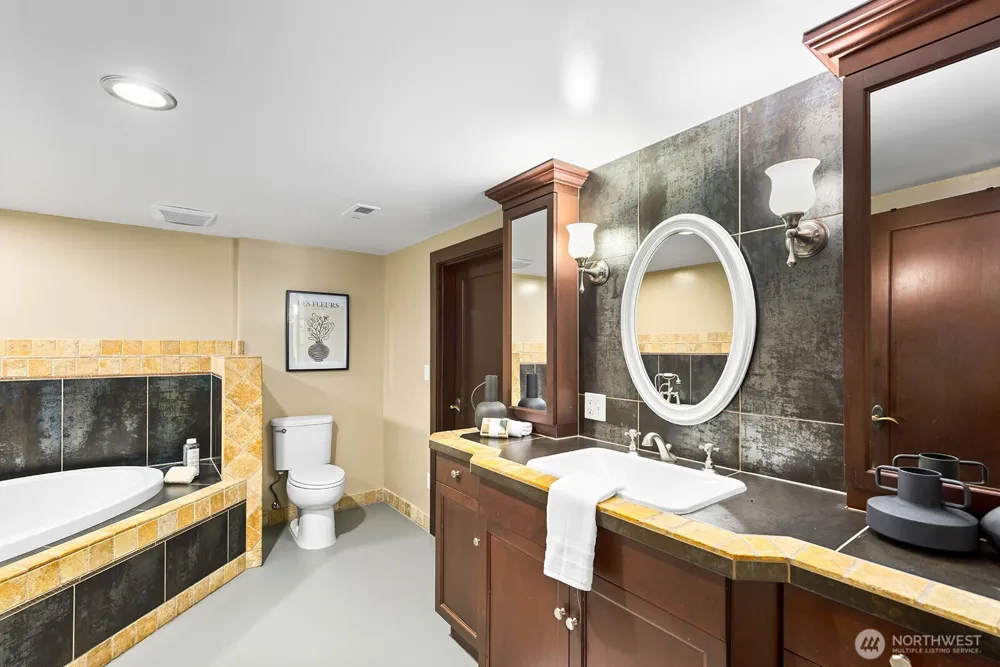 6238 25th Avenue NE Seattle, WA 98115